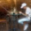 Hinter Glas